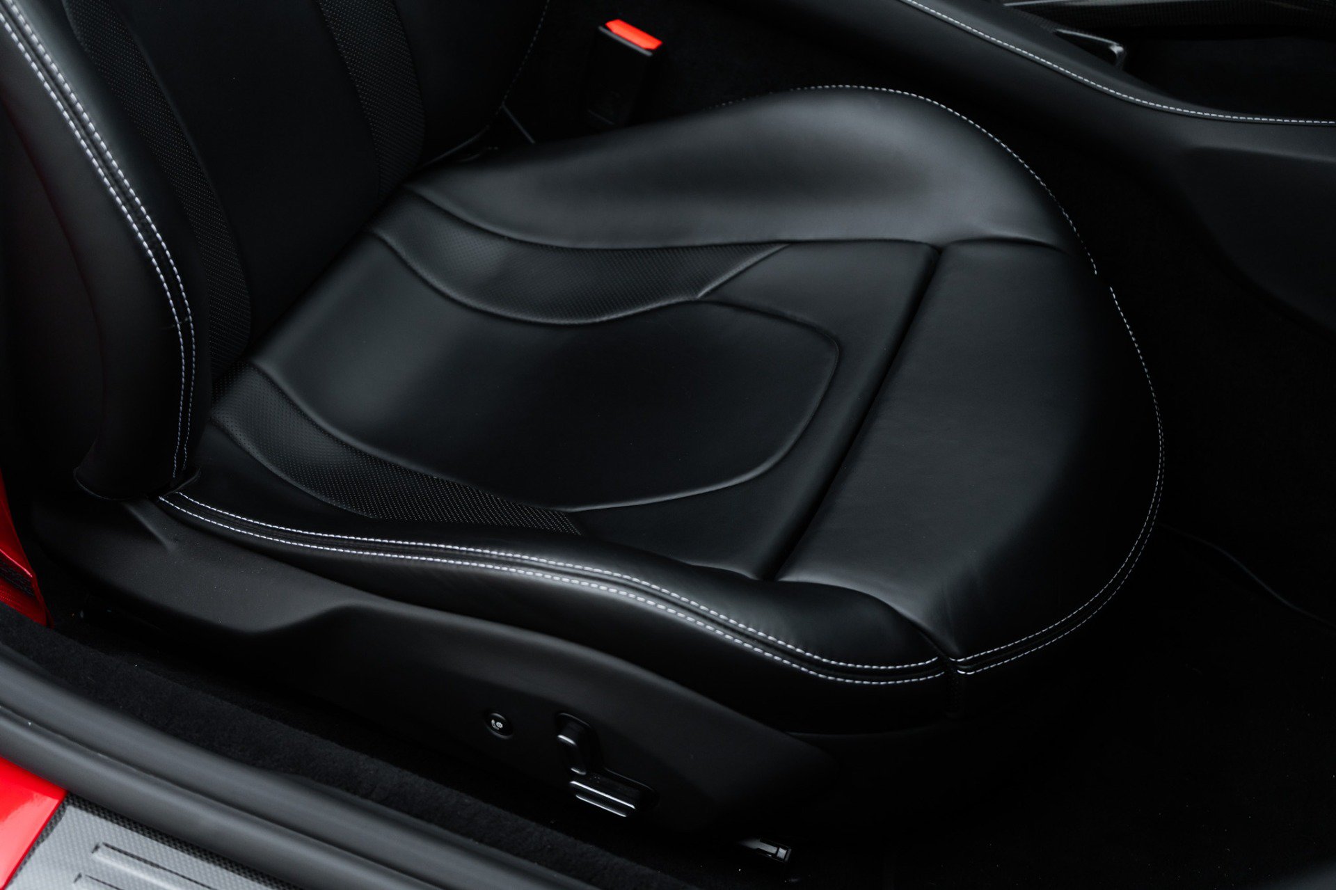 Used 2019 Ferrari Portofino RWD image 32