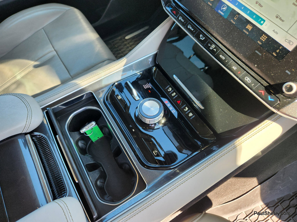 Used 2024 Jeep Wagoneer 4WD w/ HD Trailer Tow Package image 43