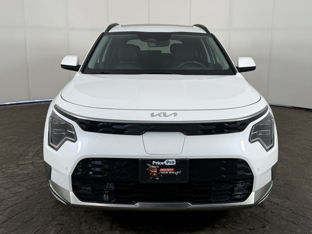 Used 2024 Kia Niro Wave w/ Wave Preserve Package FWD image 2