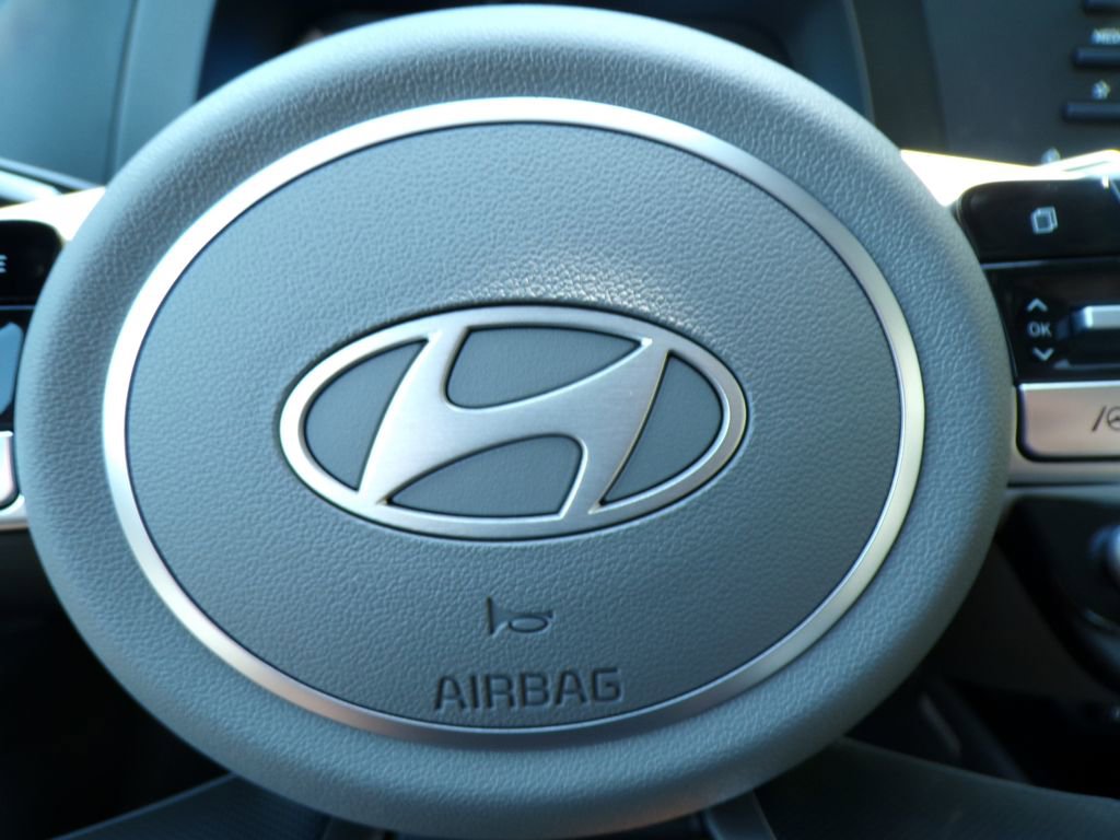 New 2026 Hyundai Elantra Hybrid FWD image 32