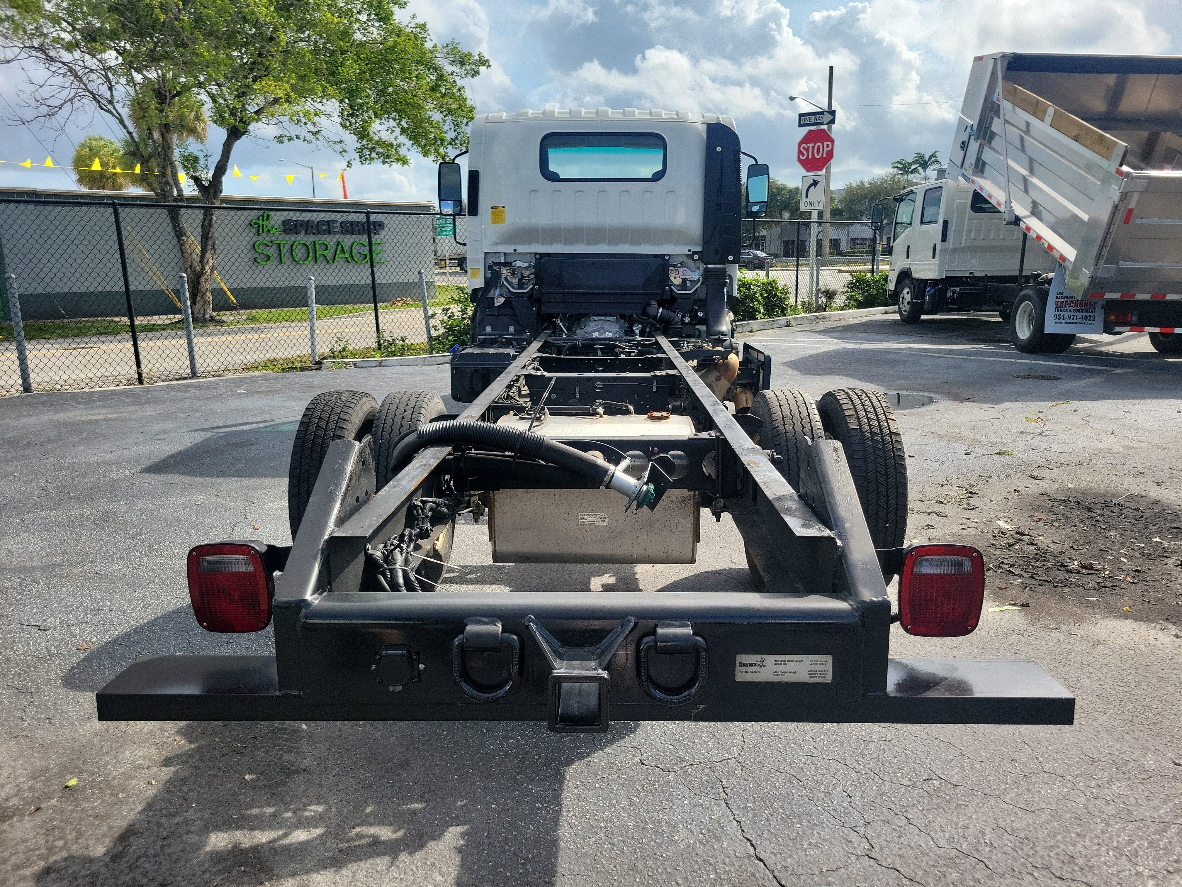 Used 2024 Isuzu NPR image 5