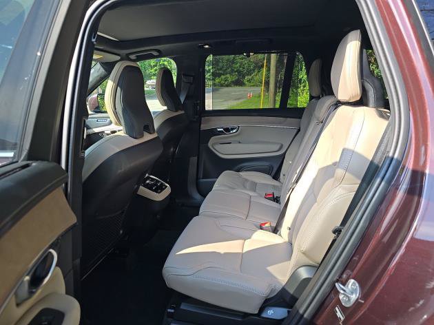 Used 2025 Volvo XC90 B5 Ultra AWD/4WD image 6