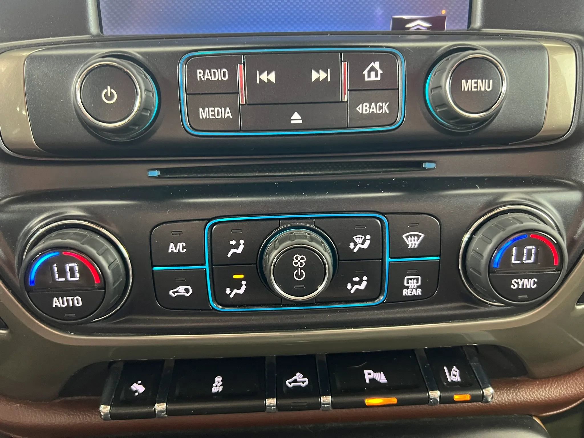 Used 2014 Chevrolet Silverado 1500 High Country w/ High Country Premium Package image 22