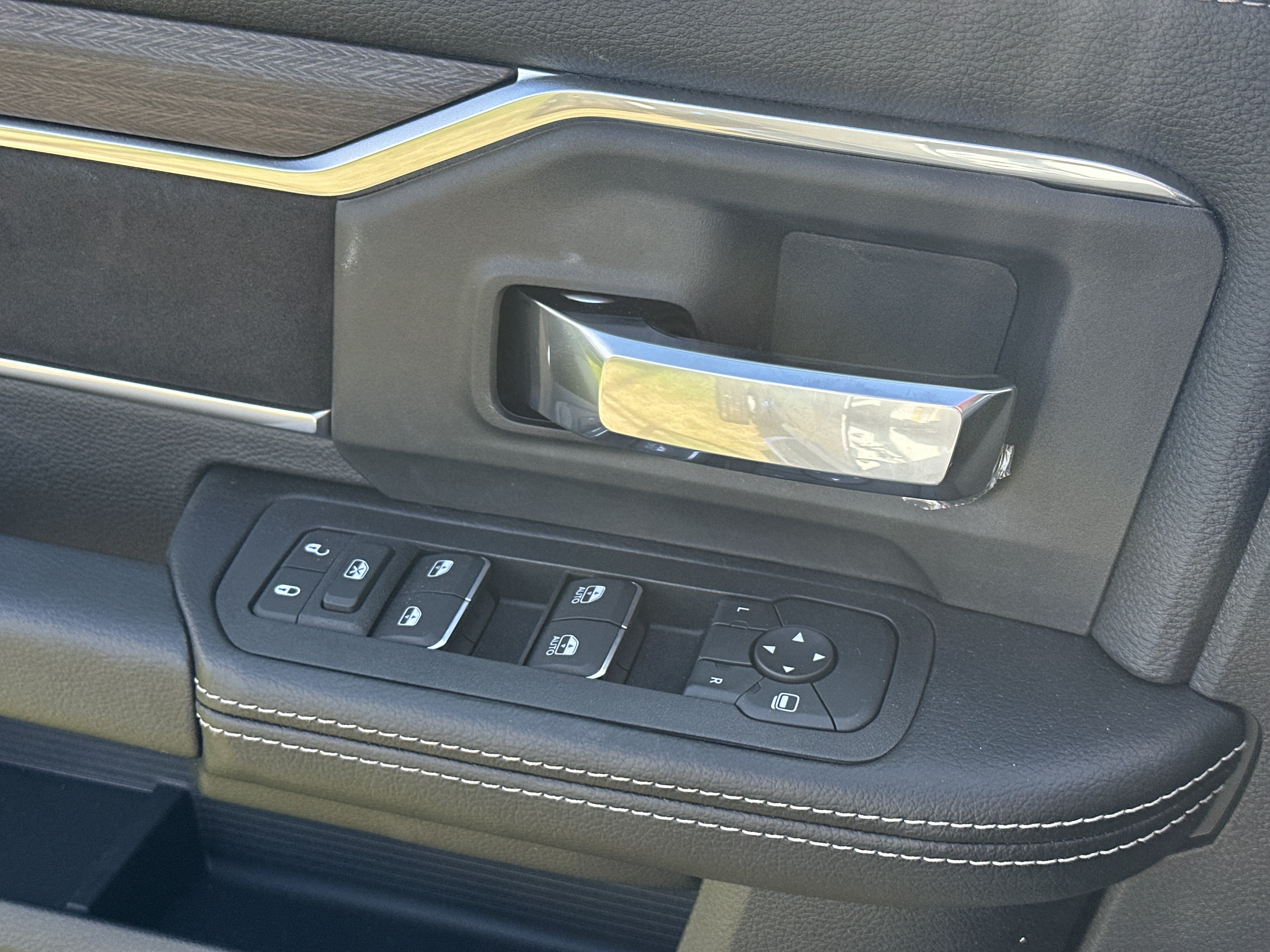 New 2027 RAM 5500 4x4 Crew Cab image 15