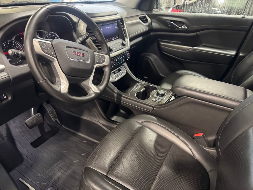 Used 2023 GMC Acadia SLT w/ Preferred Package image 9