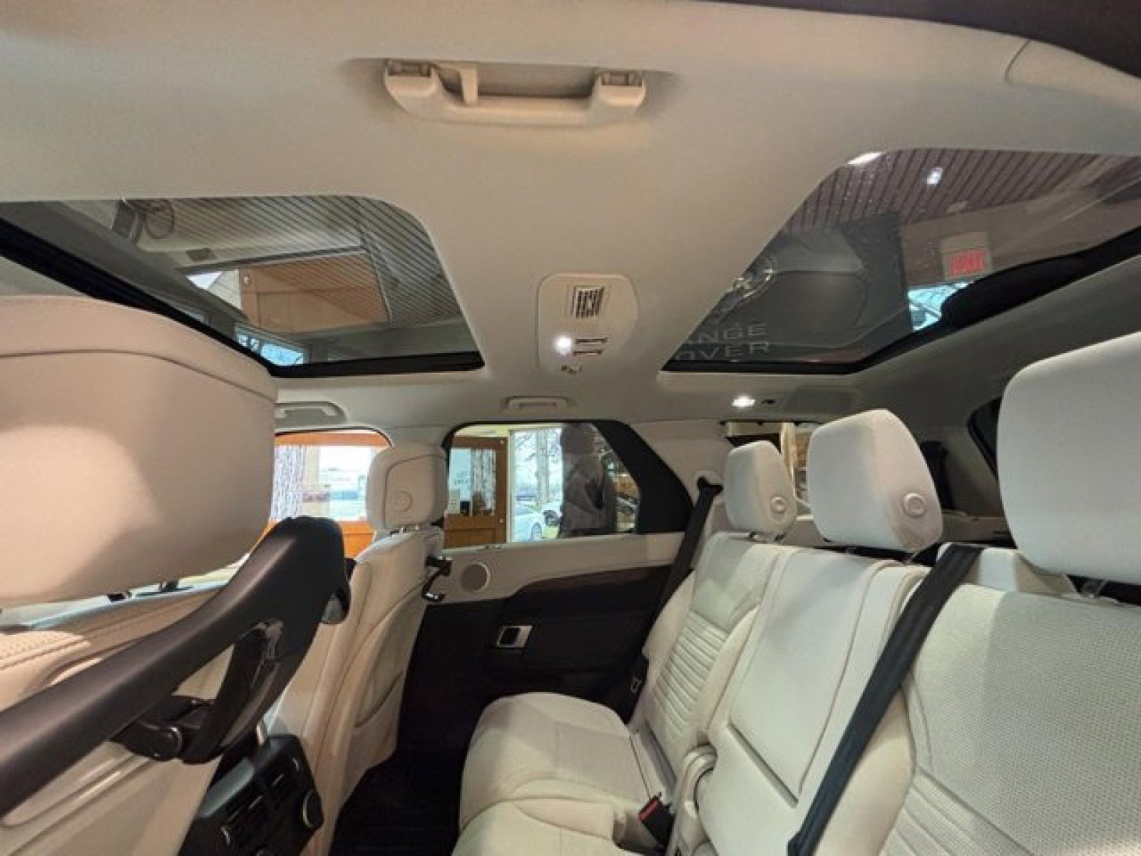 Certified 2024 Land Rover Discovery S image 21