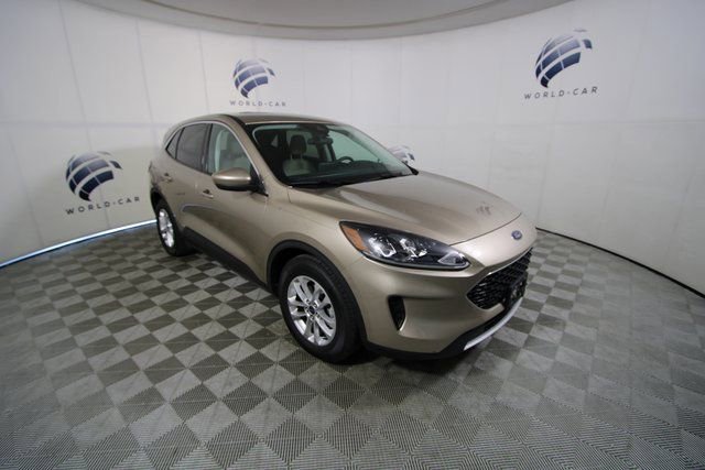Used 2021 Ford Escape SE image 1