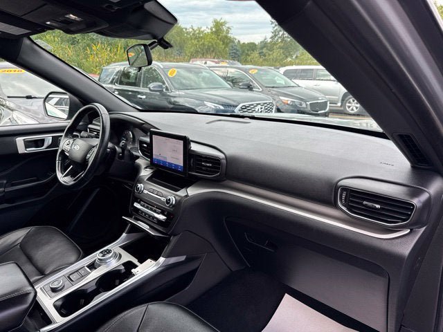 Used 2020 Ford Explorer XLT w/ Equipment Group 202A AWD/4WD image 29