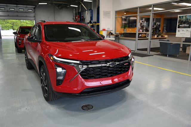 New 2026 Chevrolet Trax RS w/ Driver Confidence Package FWD image 3