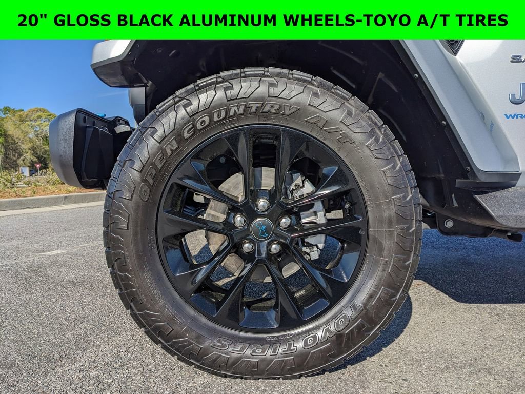 Used 2024 Jeep Wrangler Unlimited Sahara w/ Technology Group image 2