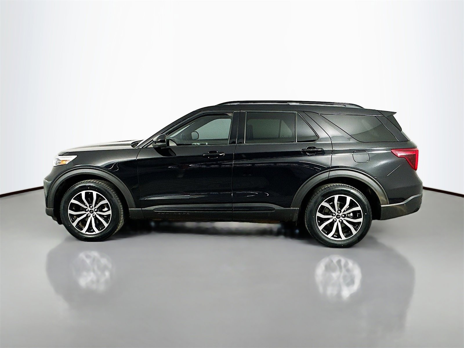 Used 2020 Ford Explorer ST w/ Premium Technology Package image 4