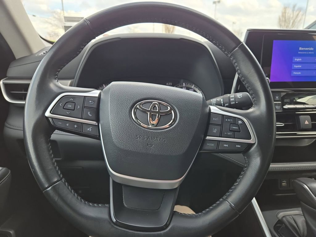 Used 2023 Toyota Highlander LE image 14