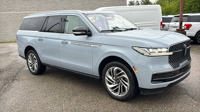 Used 2025 Lincoln Navigator L Reserve AWD/4WD image 28