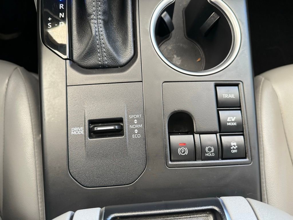 Used 2025 Toyota Highlander XLE image 40