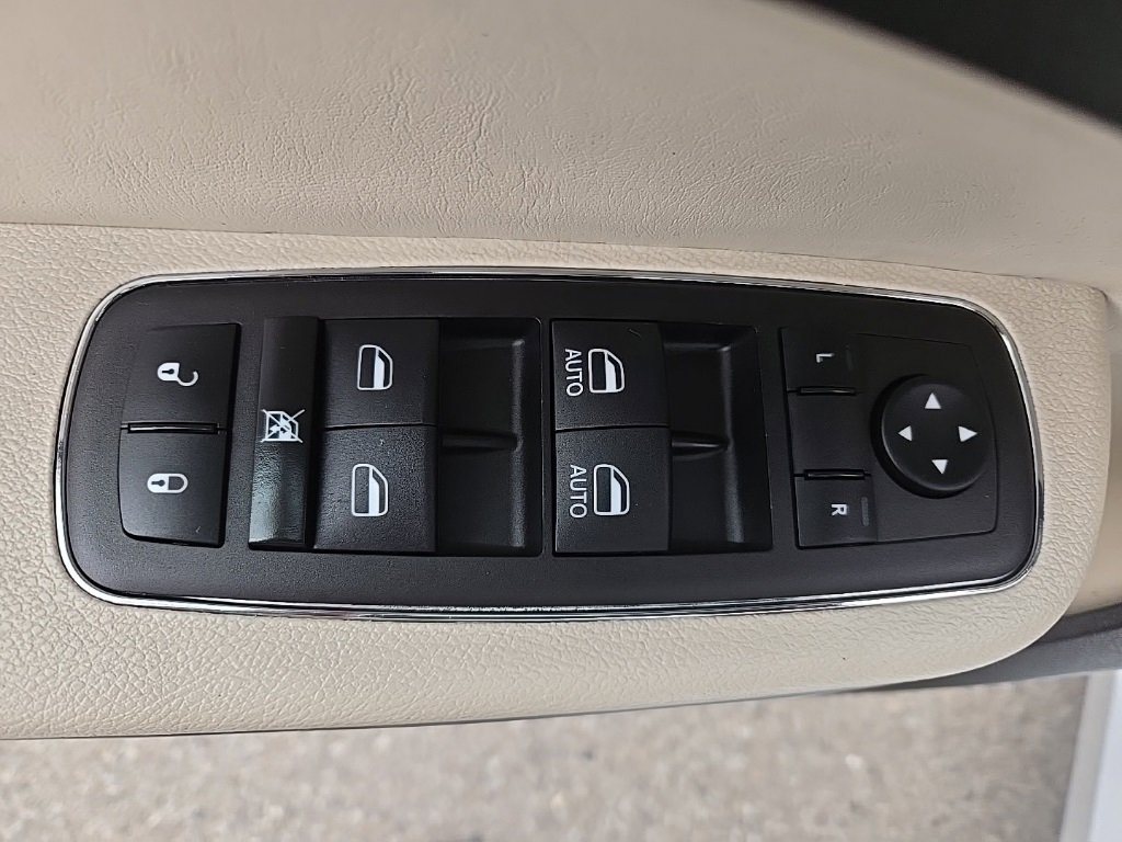 Certified 2023 Chrysler 300 Touring image 22