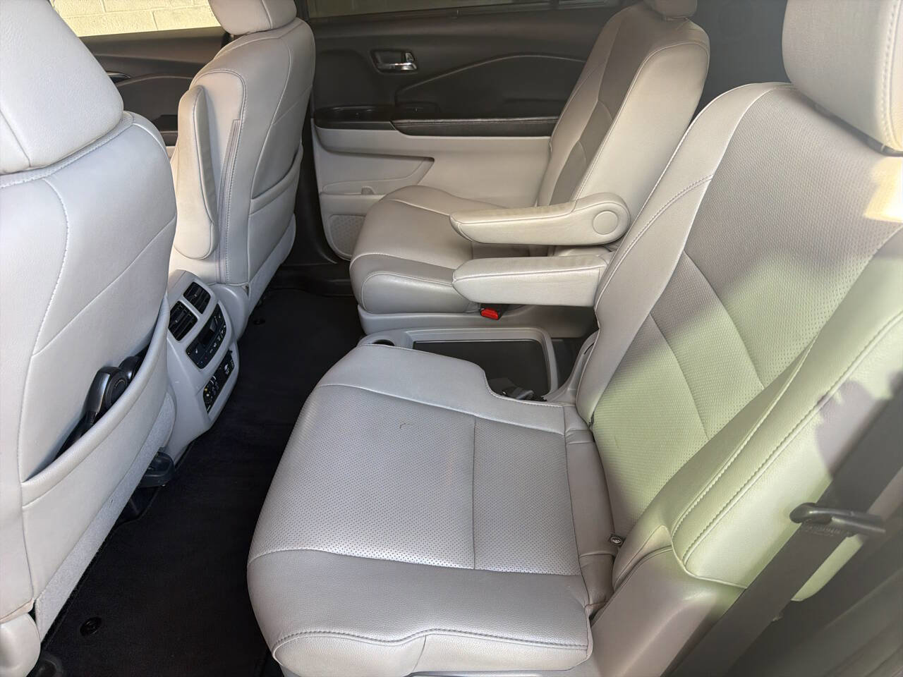 Used 2018 Honda Pilot Elite image 16