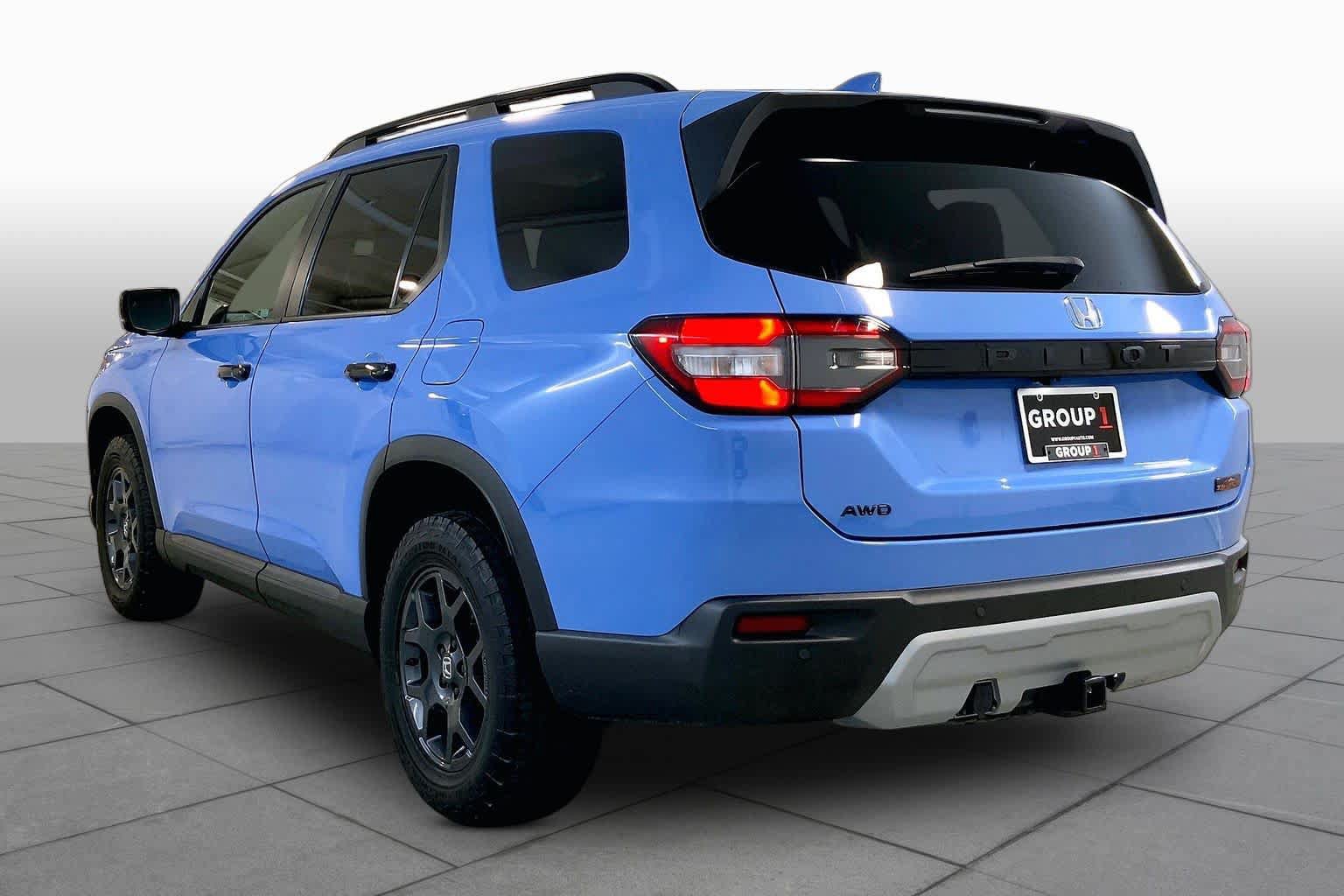 Used 2025 Honda Pilot TrailSport image 11