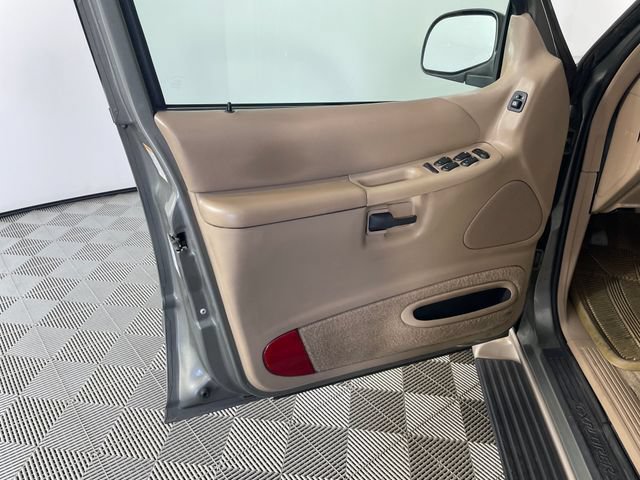 Used 2000 Ford Explorer Eddie Bauer AWD/4WD image 12
