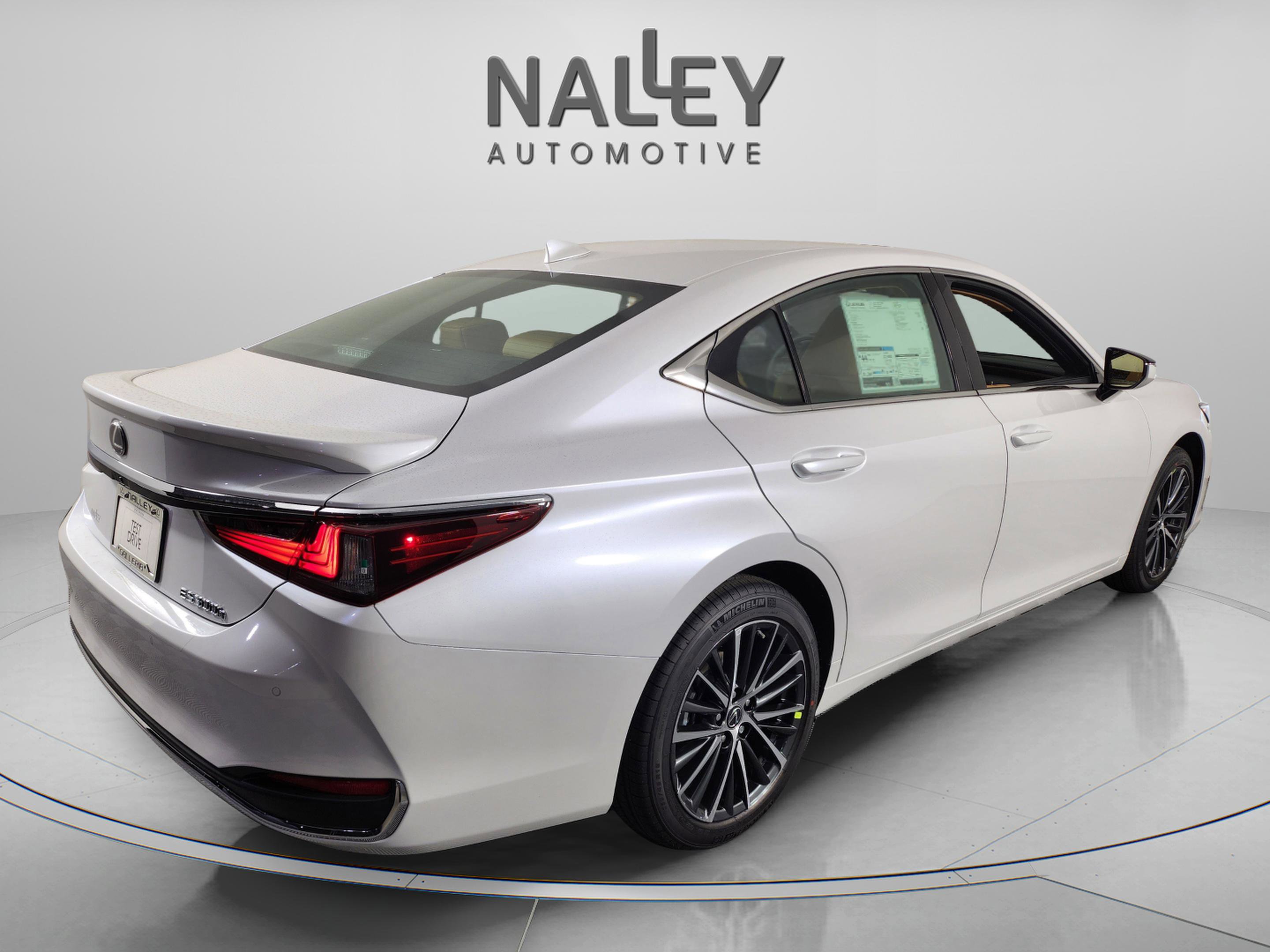 New 2025 Lexus ES 300h w/ Premium Package image 5