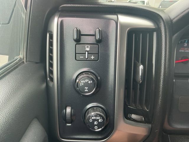 Used 2018 Chevrolet Silverado 1500 LT w/ All Star Edition AWD/4WD image 19