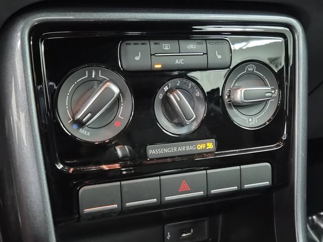 Used 2019 Volkswagen Beetle 2.0T S image 22