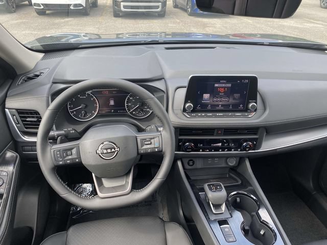 Used 2026 Nissan Rogue Dark Armor FWD image 11