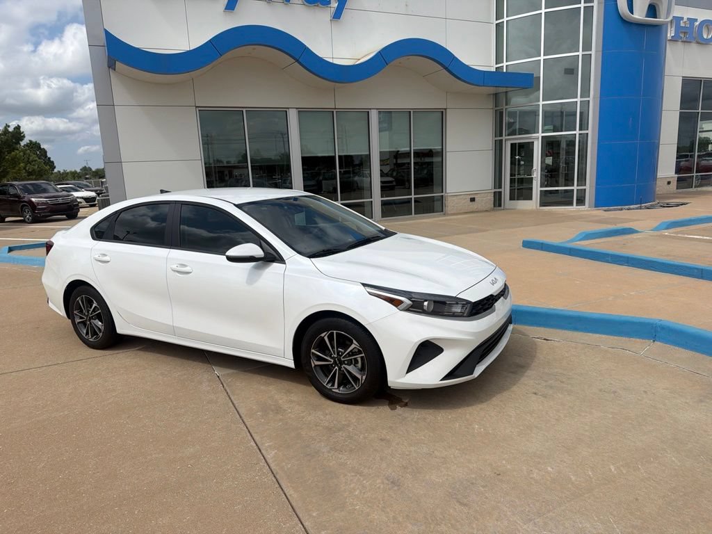 Used 2024 Kia Forte LXS w/ LXS Technology Package FWD image 3
