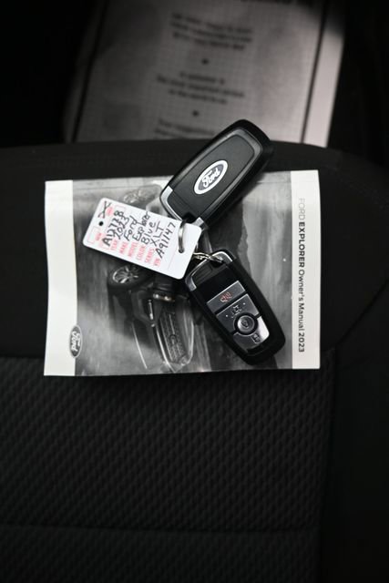 Used 2023 Ford Explorer XLT image 12