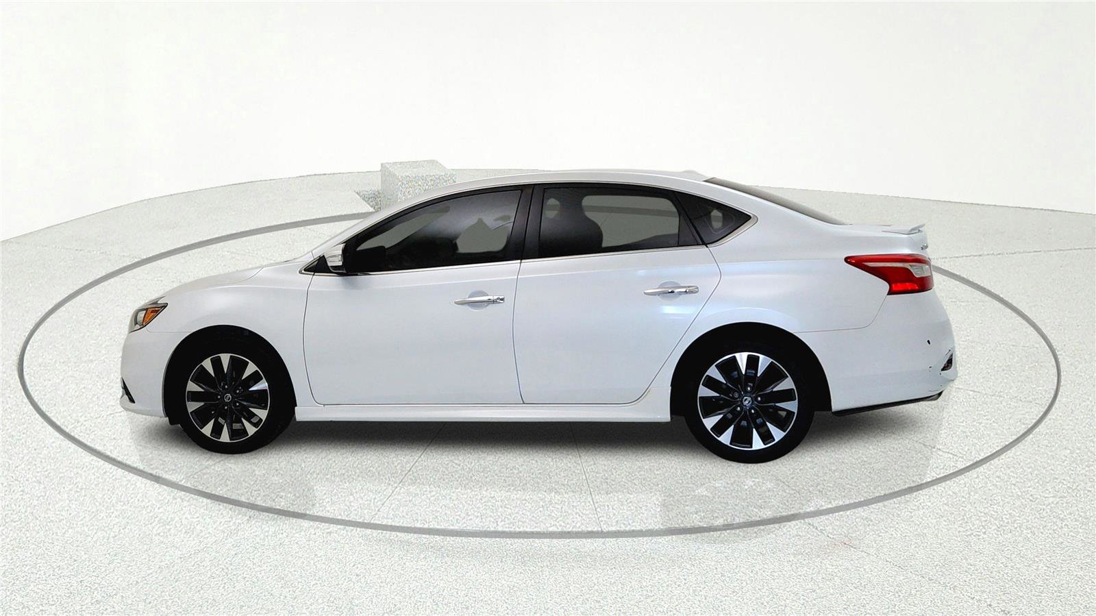 Used 2017 Nissan Sentra SR FWD image 4