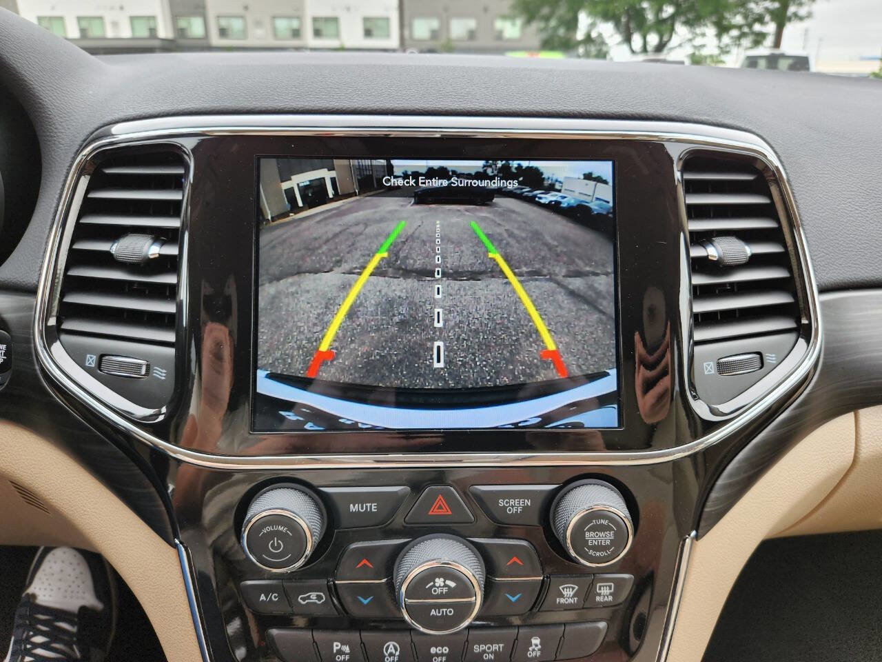 Used 2022 Jeep Grand Cherokee Laredo E image 24