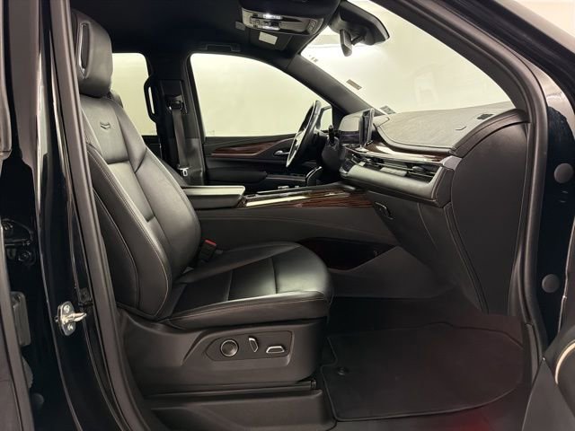 Used 2021 Cadillac Escalade Luxury image 12