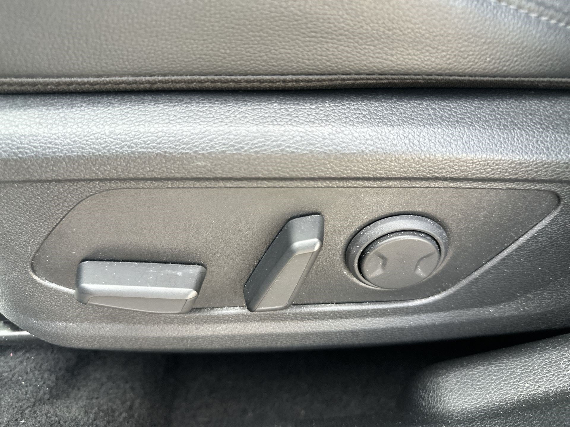 Certified 2025 Kia Sportage SX FWD image 14