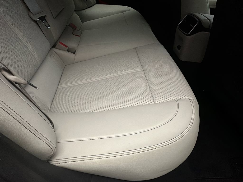 Certified 2025 Genesis G70 2.5T AWD/4WD image 14