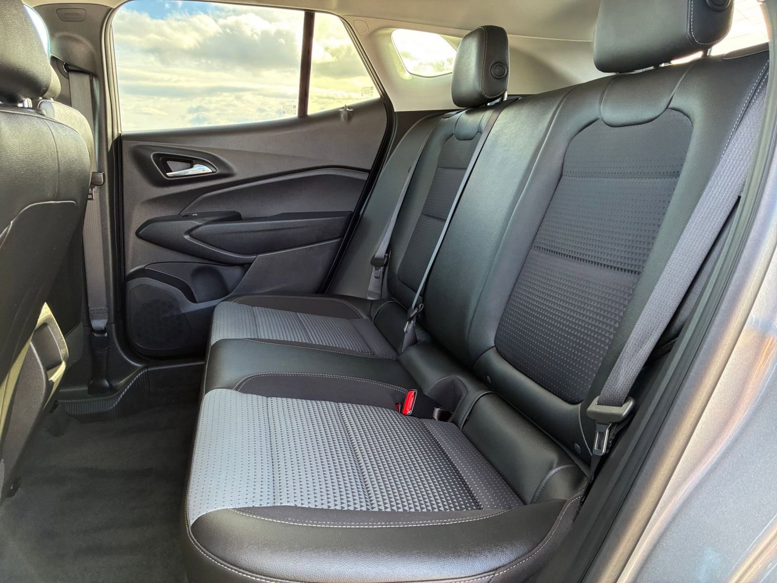 Used 2025 Chevrolet Trax LT image 24