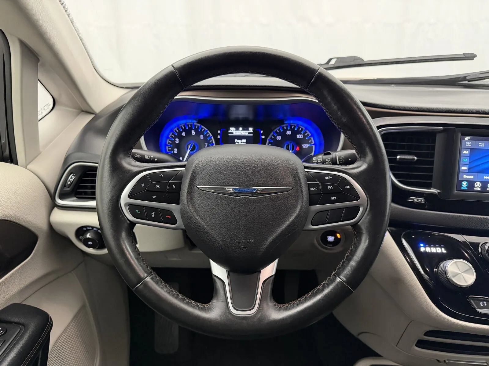 Used 2019 Chrysler Pacifica Touring-L FWD image 11