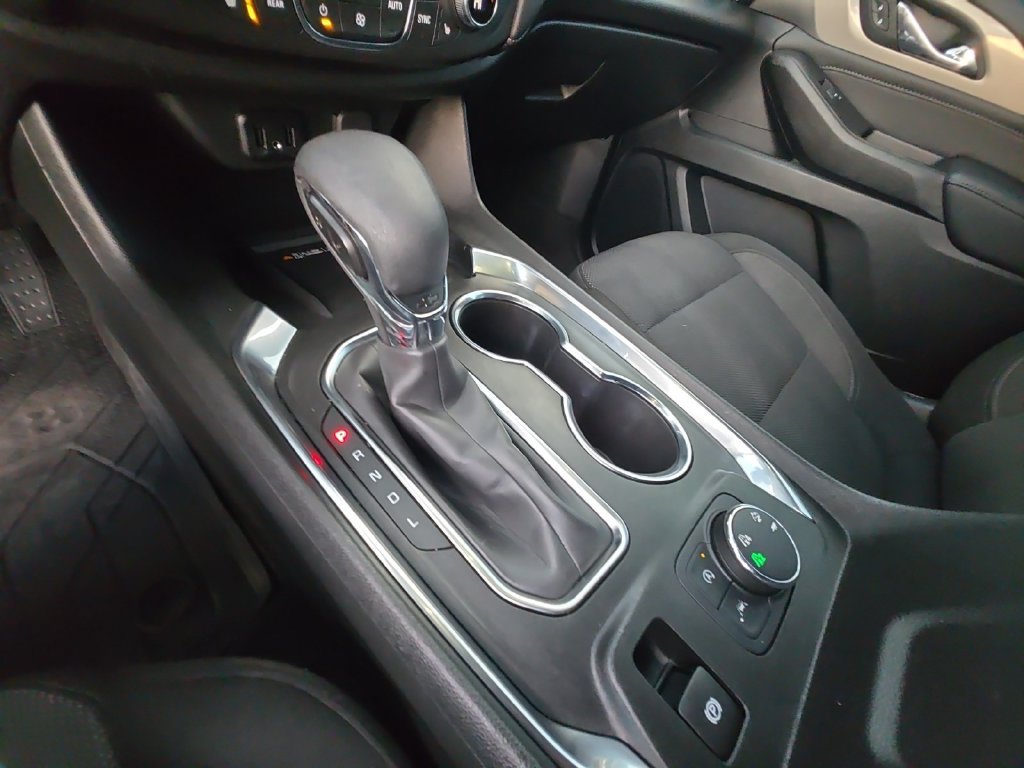 Used 2023 Chevrolet Traverse LT w/ Rear Camera Mirror Package AWD/4WD image 24