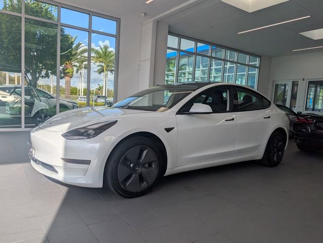 Used 2023 Tesla Model 3 Standard Range image 3