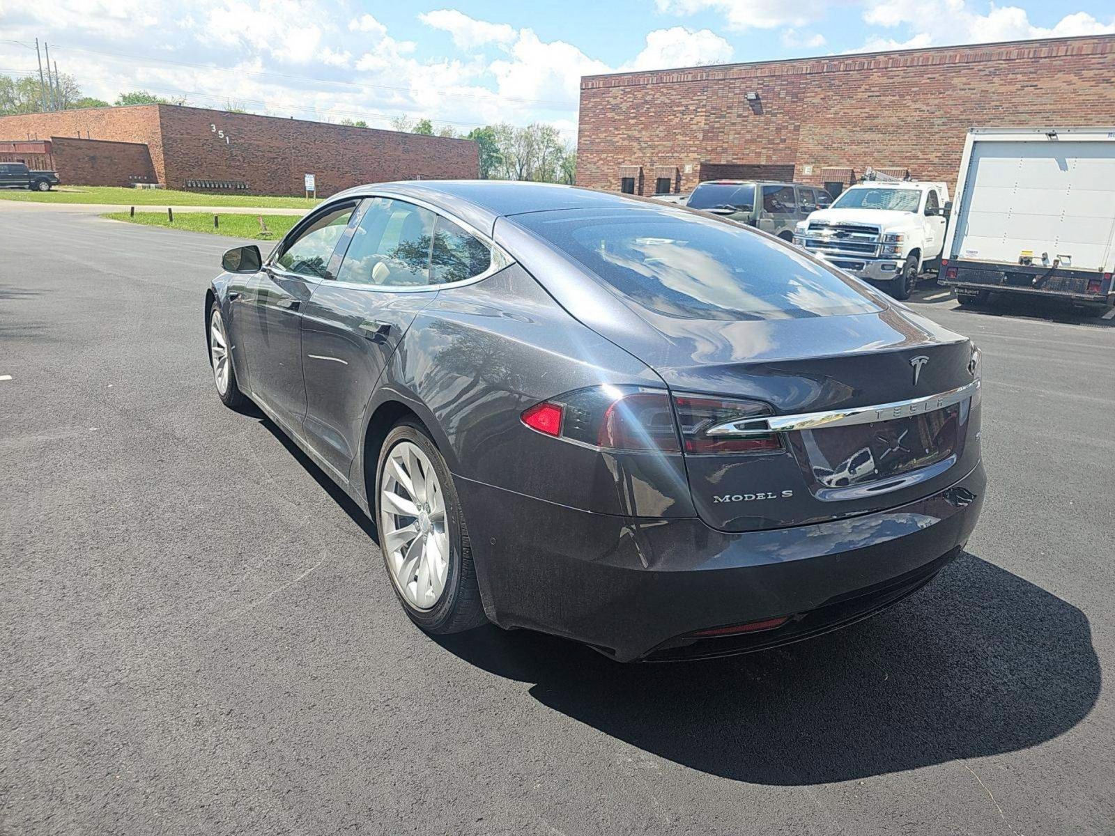 Used 2017 Tesla Model S 100D AWD/4WD image 2
