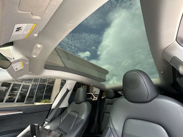 Used 2024 Tesla Model Y Long Range AWD/4WD image 29