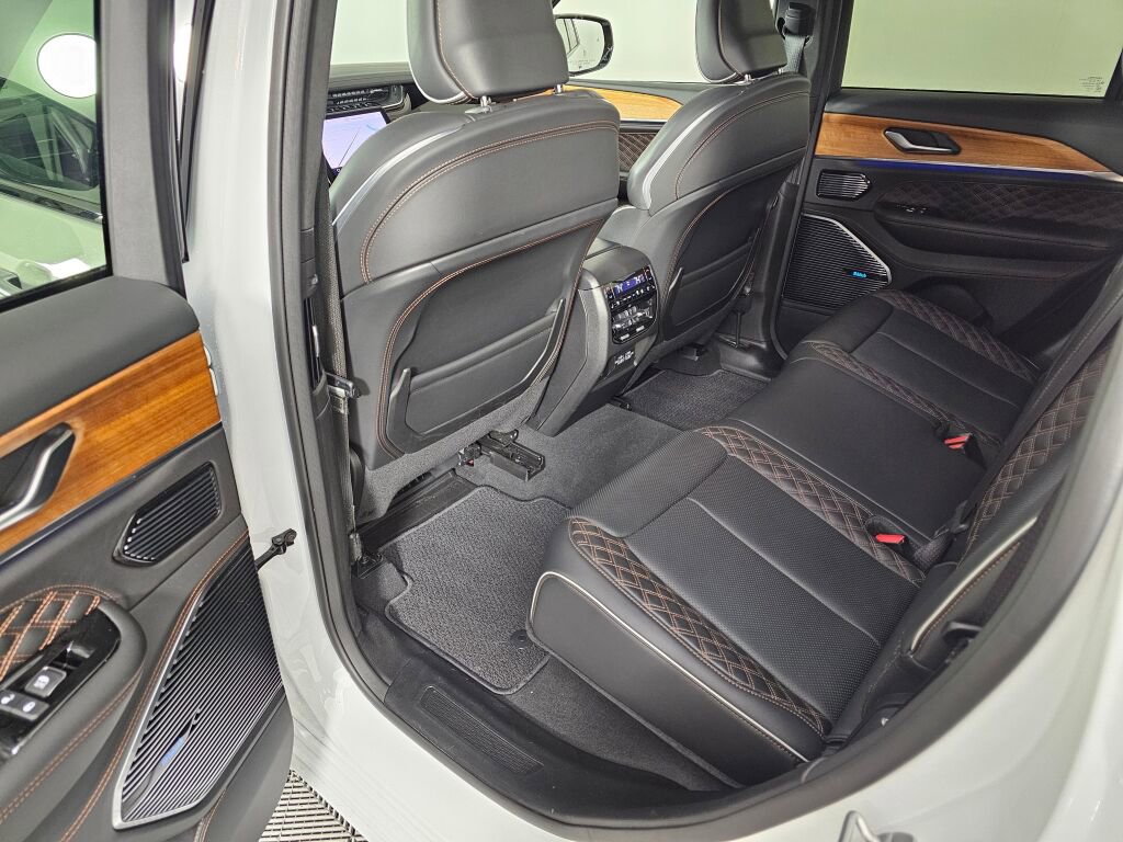 Used 2023 Jeep Grand Cherokee Summit image 36