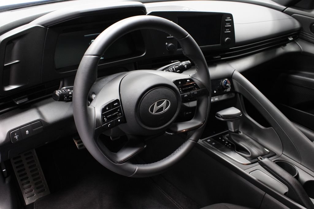 Used 2025 Hyundai Elantra Sport FWD image 24