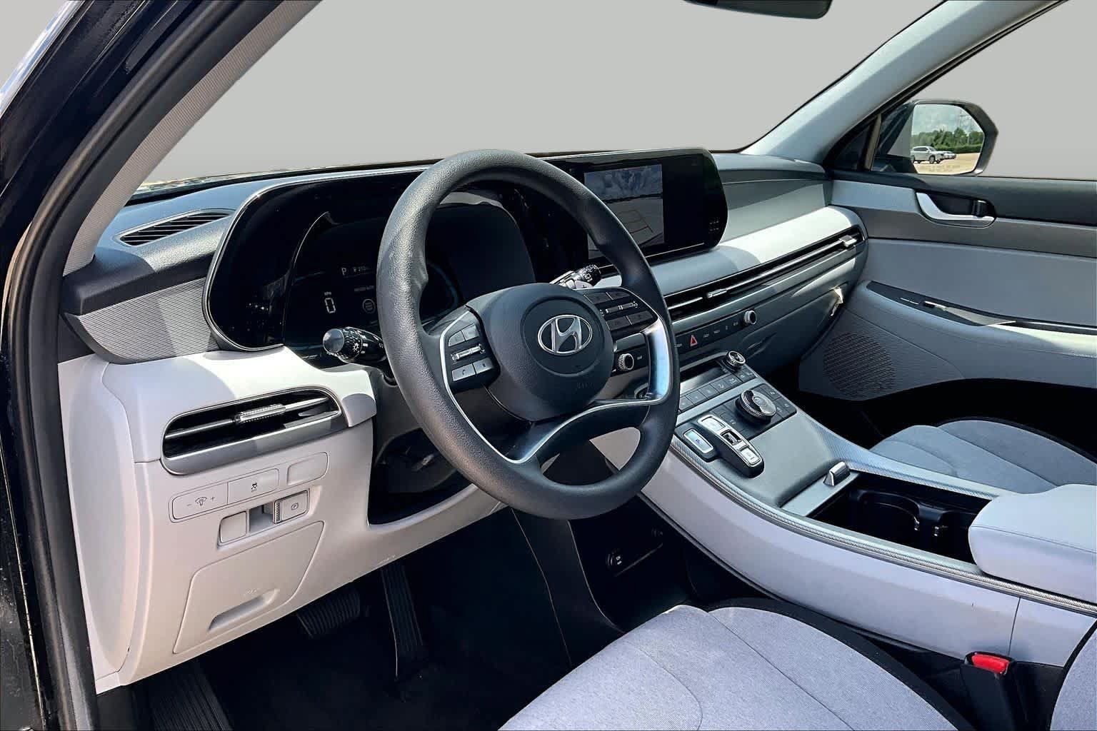 Used 2025 Hyundai Palisade SE FWD image 17