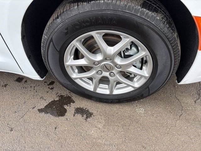 Used 2025 Chrysler Pacifica Select image 40