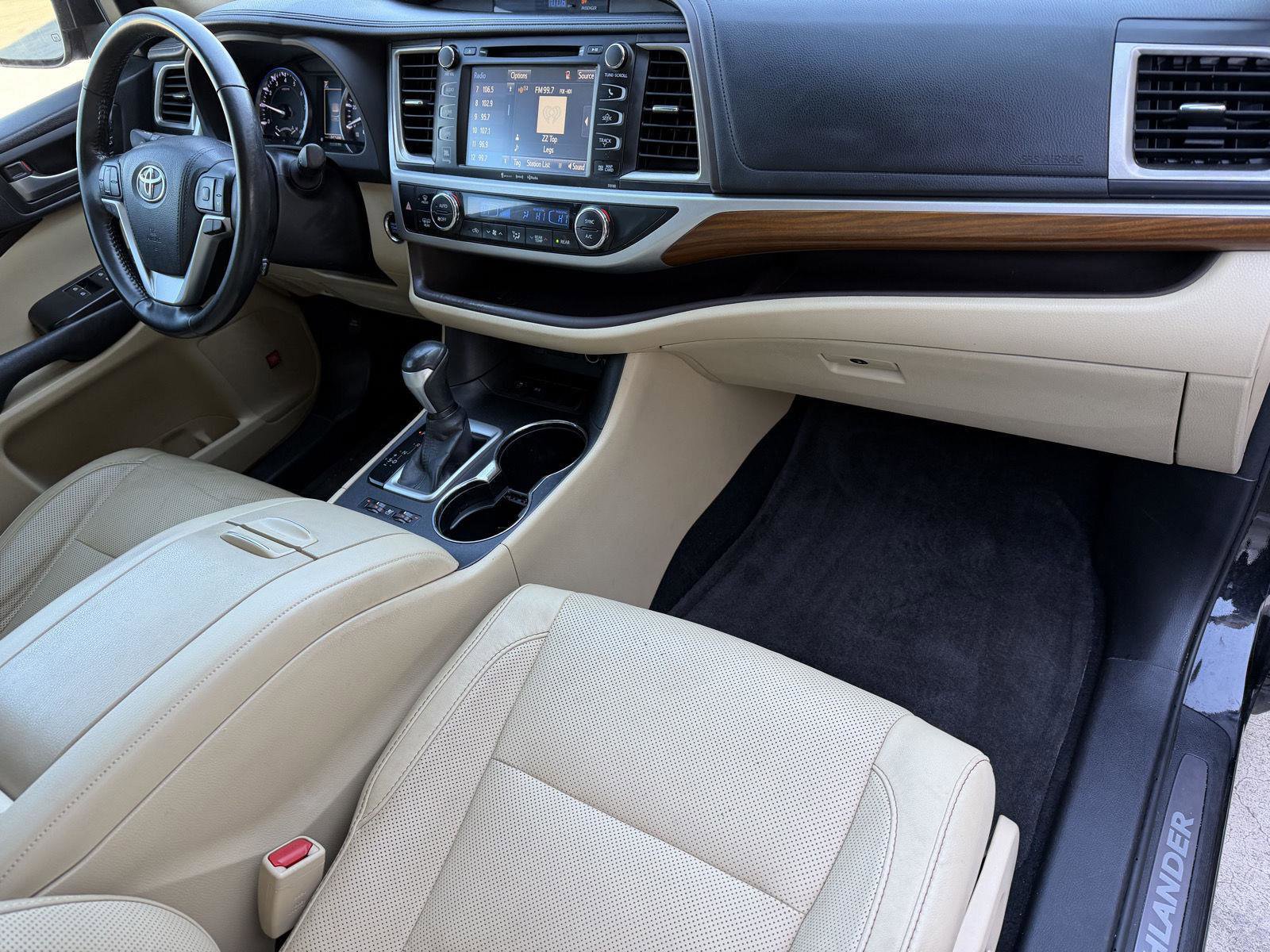 Used 2017 Toyota Highlander Limited image 27