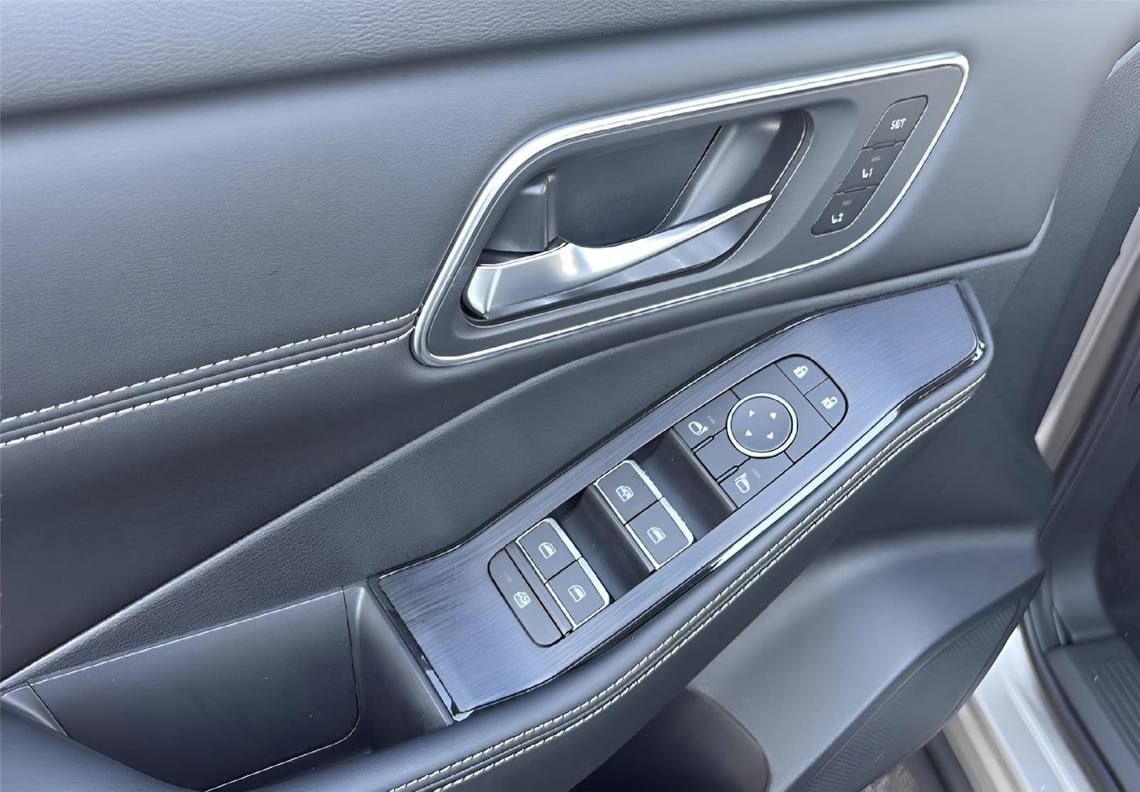 New 2026 Nissan Rogue SV AWD/4WD image 12