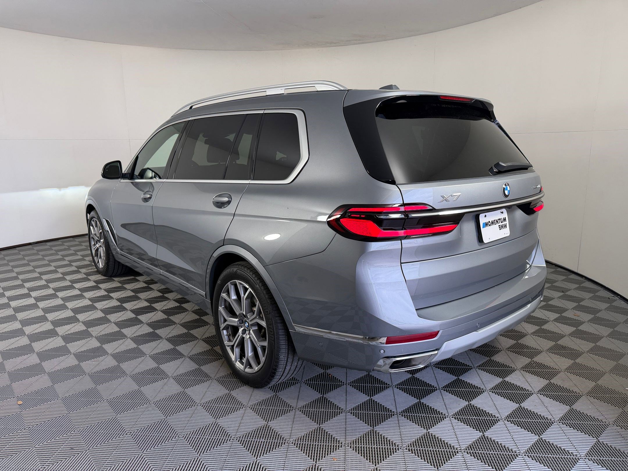 Used 2026 BMW X7 xDrive40i AWD/4WD image 3