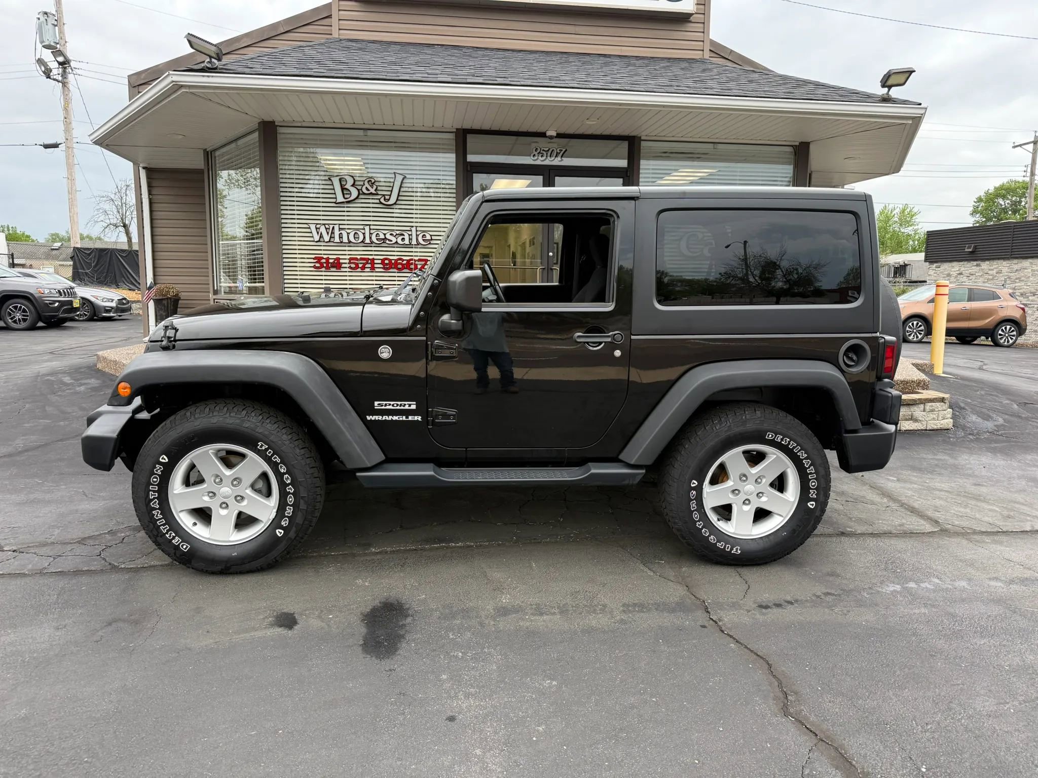 Used 2016 Jeep Wrangler Sport w/ Quick Order Package 24S AWD/4WD image 2