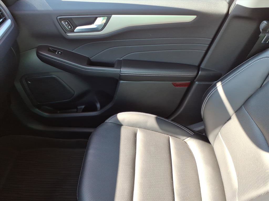 Used 2022 Ford Escape SEL image 32
