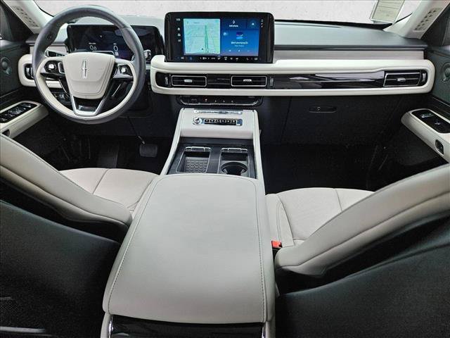 Used 2025 Lincoln Aviator Reserve AWD/4WD image 17