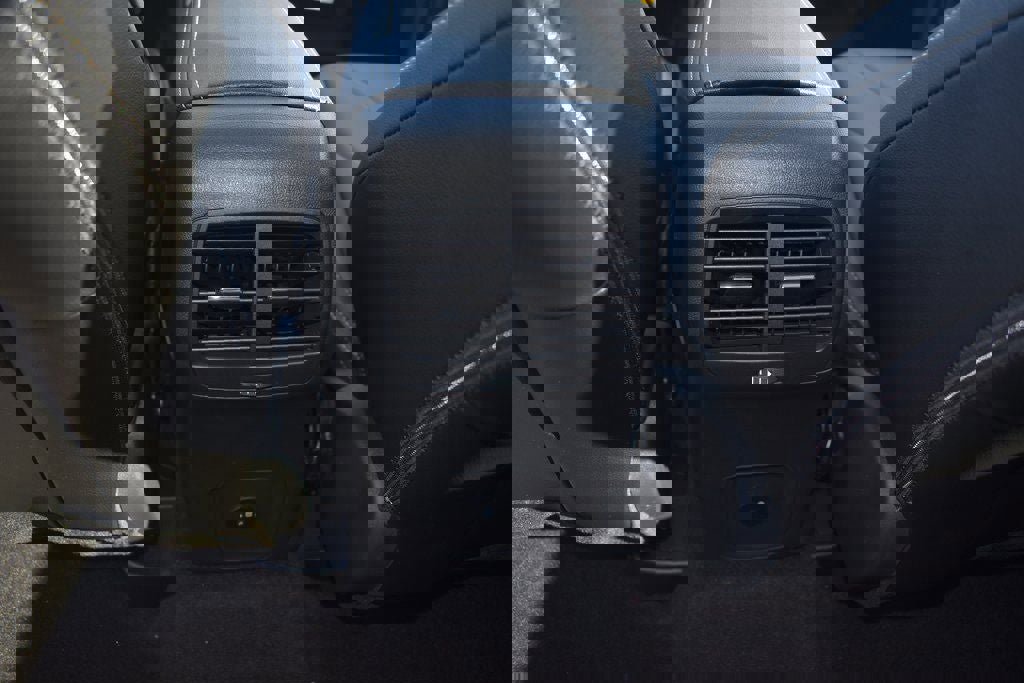 New 2025 Ford Escape SE w/ PHEV Premium Package image 10